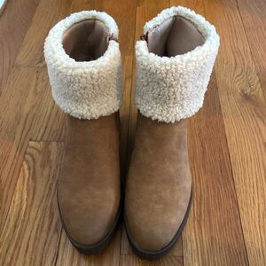 One day sale!!Life Stride Tan Shearling-Lined Boots